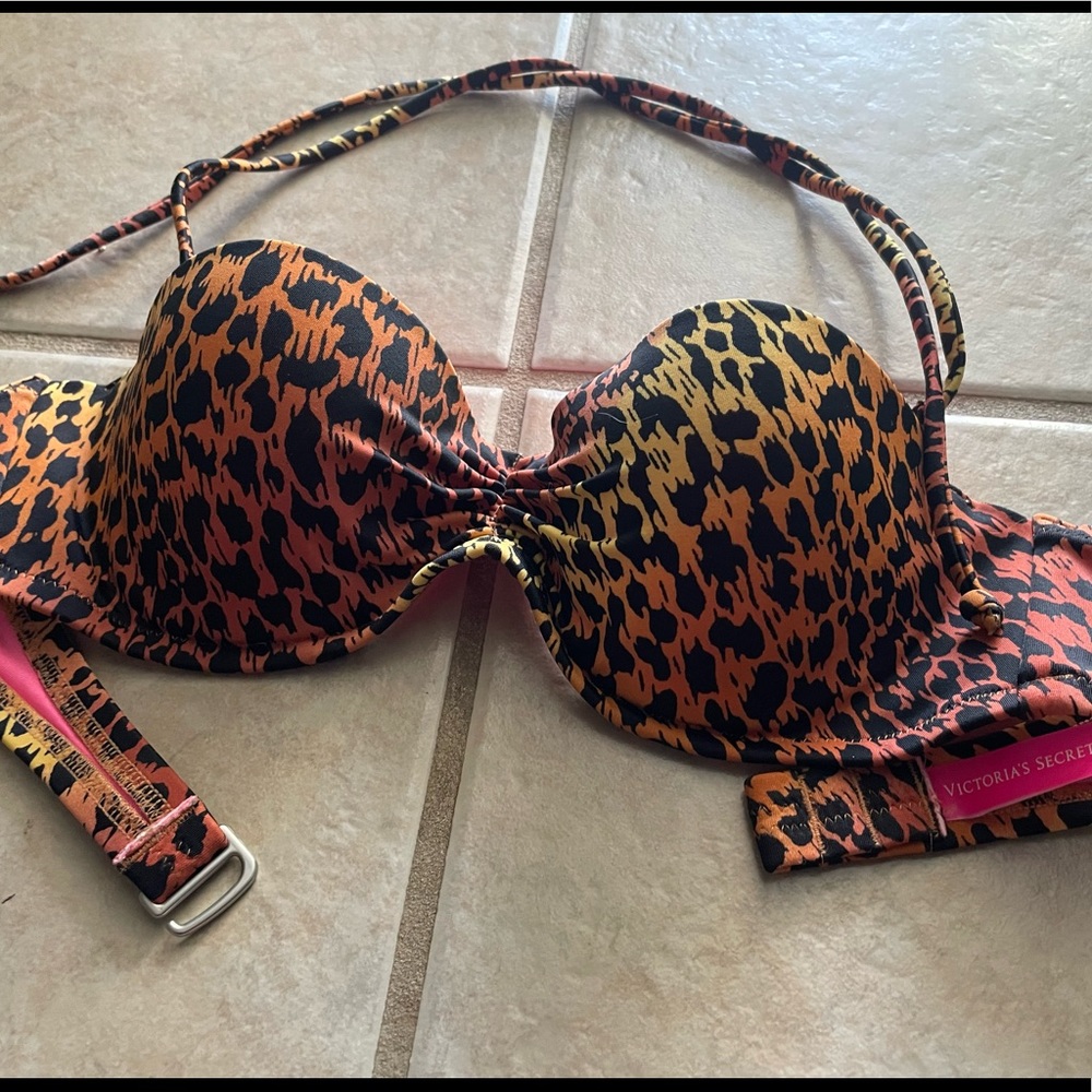 Victoria’s Secret Leopard Print Swim Top. Full coverage. Padded. 34A